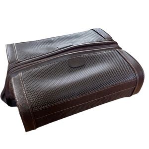 Brown vinyl men’s travel toiletry bag